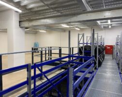 Toyota Zielona Góra i Nowoczesne Rozwiązania Magazynowe Nowoczesne magazynowanie opon w hali Toyoty